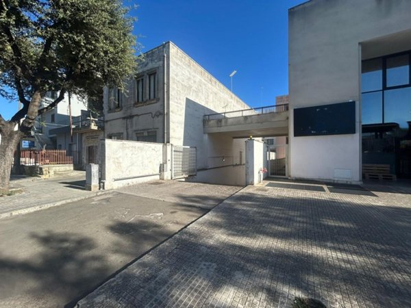 negozio in vendita a Lecce in zona Partigiani