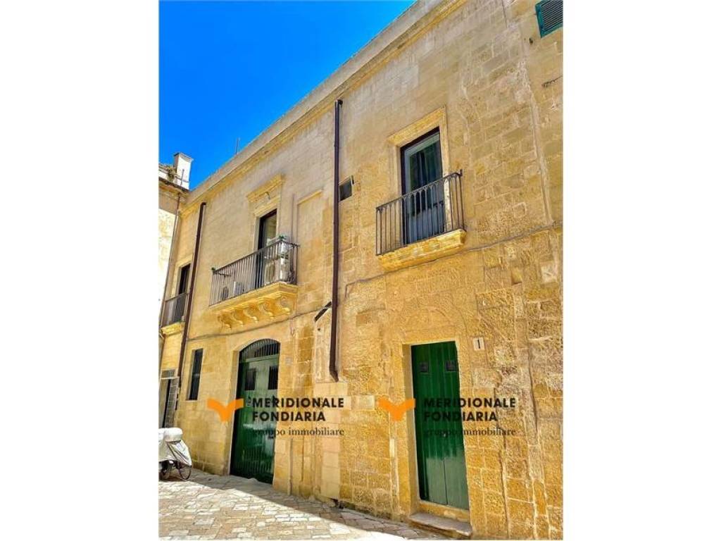 intera palazzina in vendita a Lecce in zona Centro Città