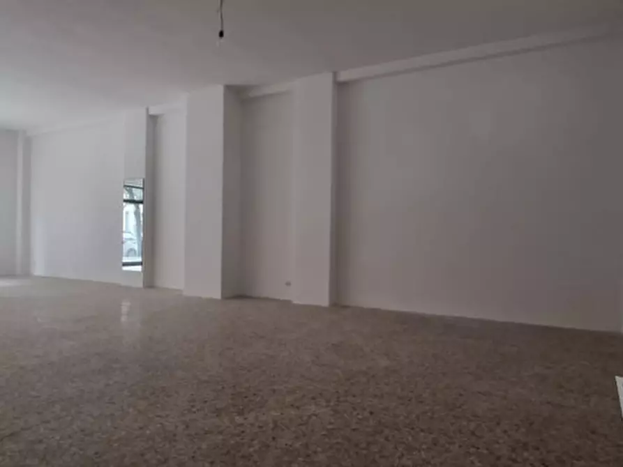 negozio in vendita a Lecce in zona Ariosto