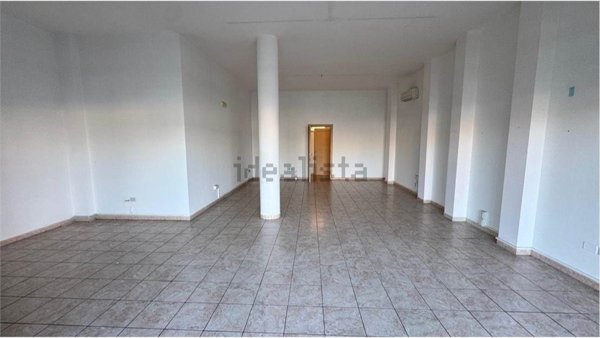 locale commerciale in vendita a Lecce
