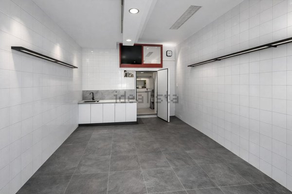 locale commerciale in vendita a Lecce in zona Santa Rosa