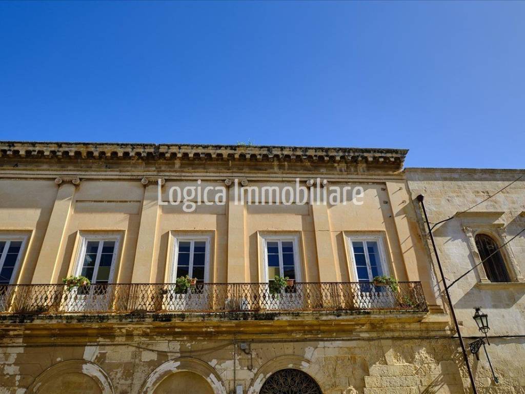 intera palazzina in vendita a Lecce in zona Centro Città
