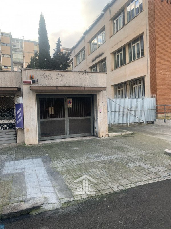 locale di sgombero in vendita a Lecce in zona Mazzini