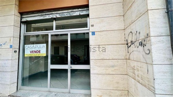 locale commerciale in vendita a Lecce