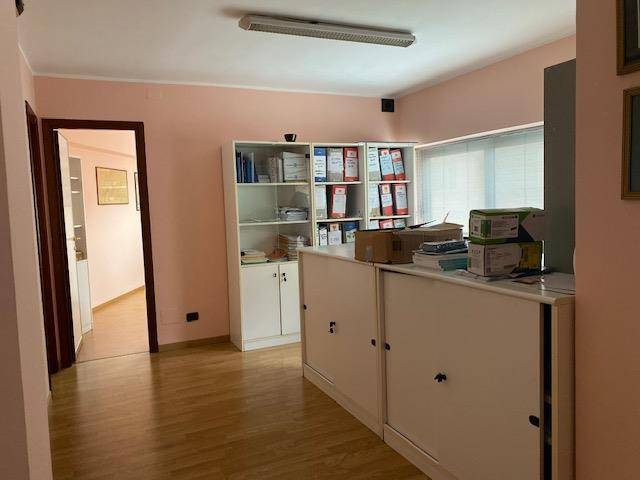 ufficio in vendita a Lecce in zona Leuca