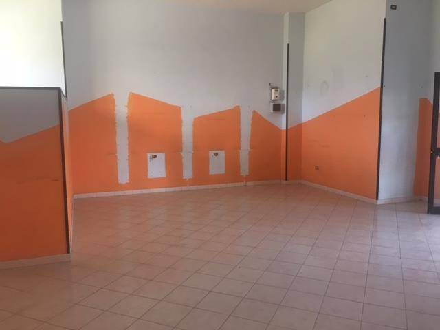 negozio in vendita a Lecce in zona Rudiae