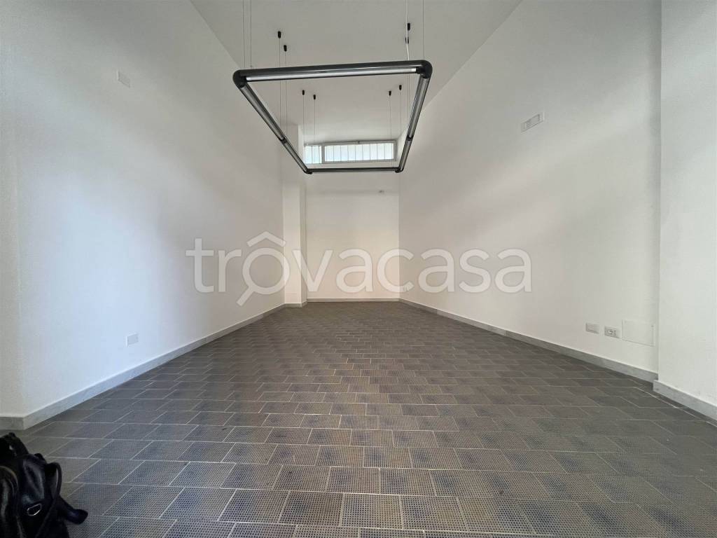 negozio in vendita a Lecce in zona Ariosto