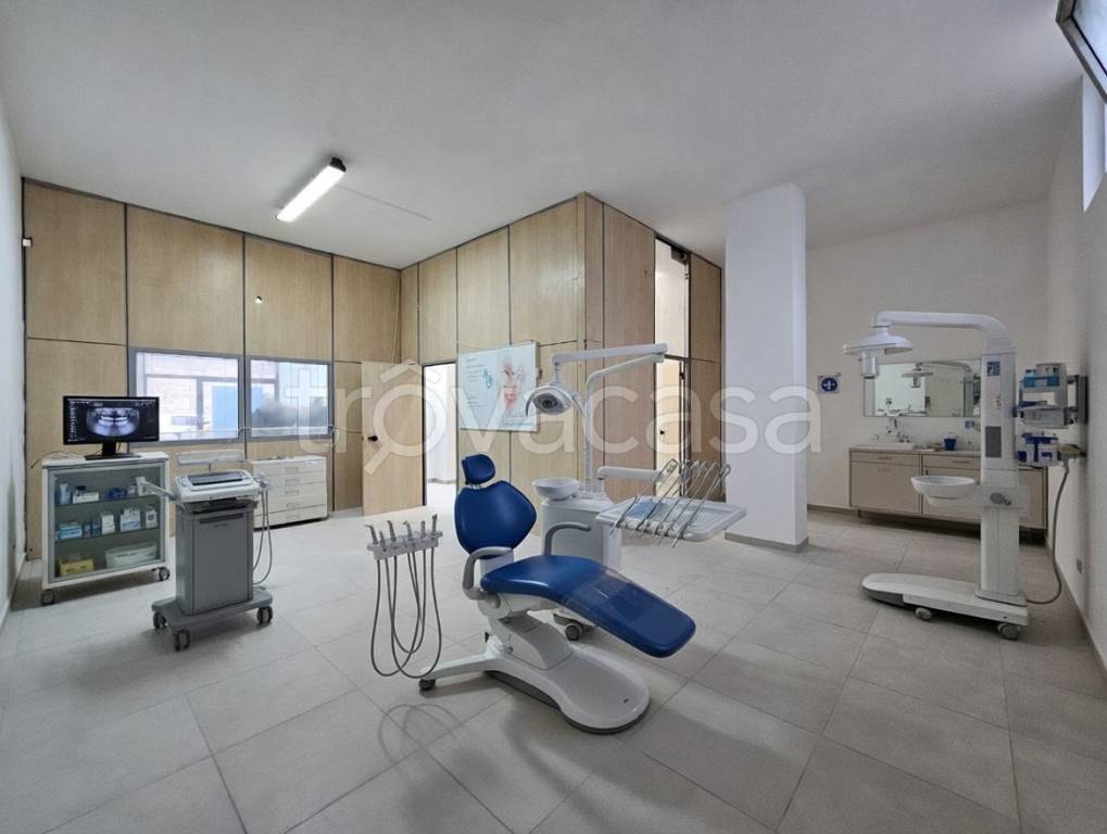 negozio in vendita a Lecce in zona Santa Rosa