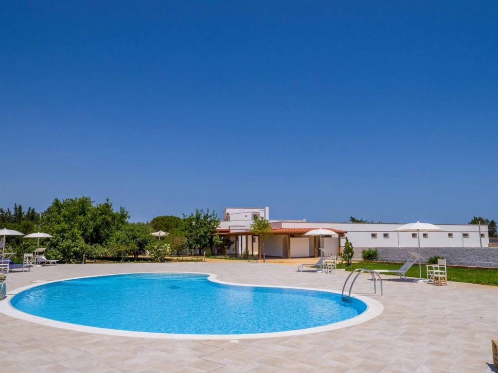 negozio in vendita a Lecce in zona Torre Chianca