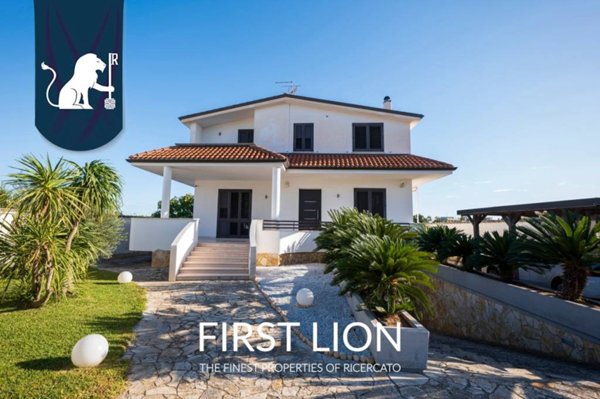 casa indipendente in vendita a Lecce in zona Santa Rosa