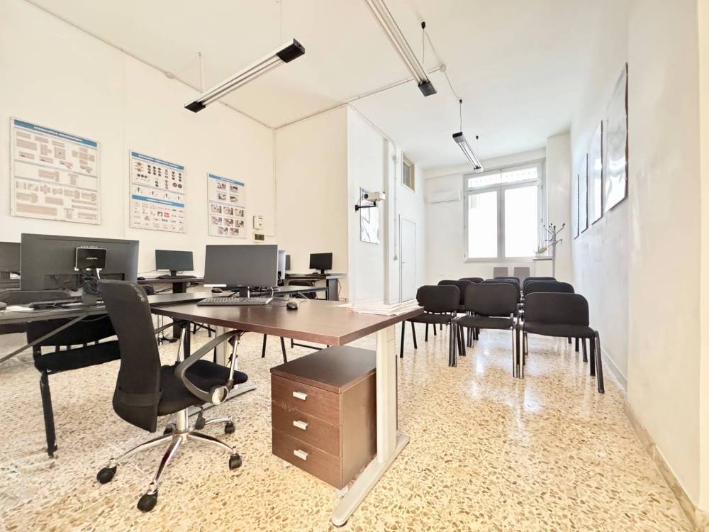 locale commerciale in vendita a Lecce