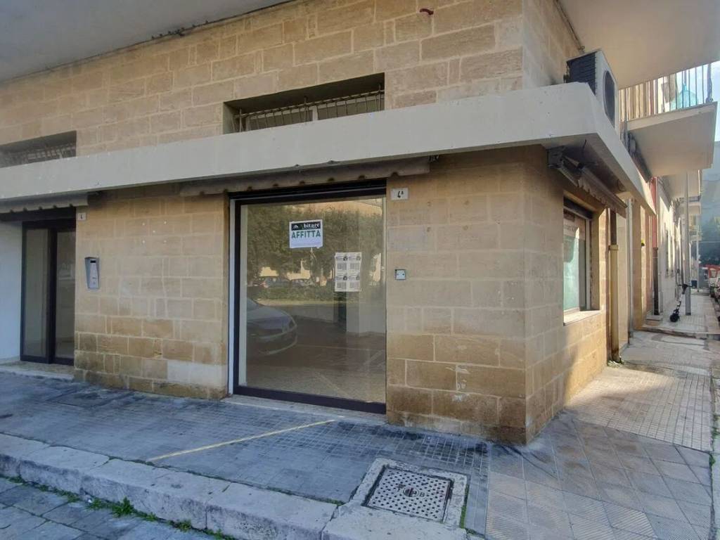 negozio in vendita a Lecce in zona Rudiae