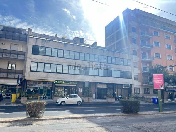 locale commerciale in vendita a Lecce