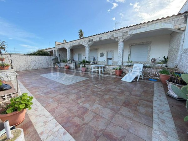 casa indipendente in vendita a Lecce in zona Torre Chianca