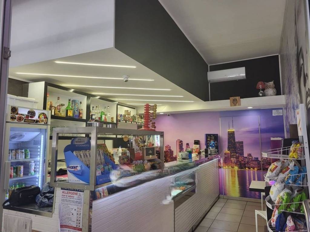 negozio in vendita a Lecce in zona Santa Rosa