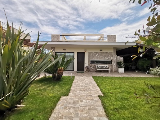 casa indipendente in vendita a Lecce in zona Centro Città