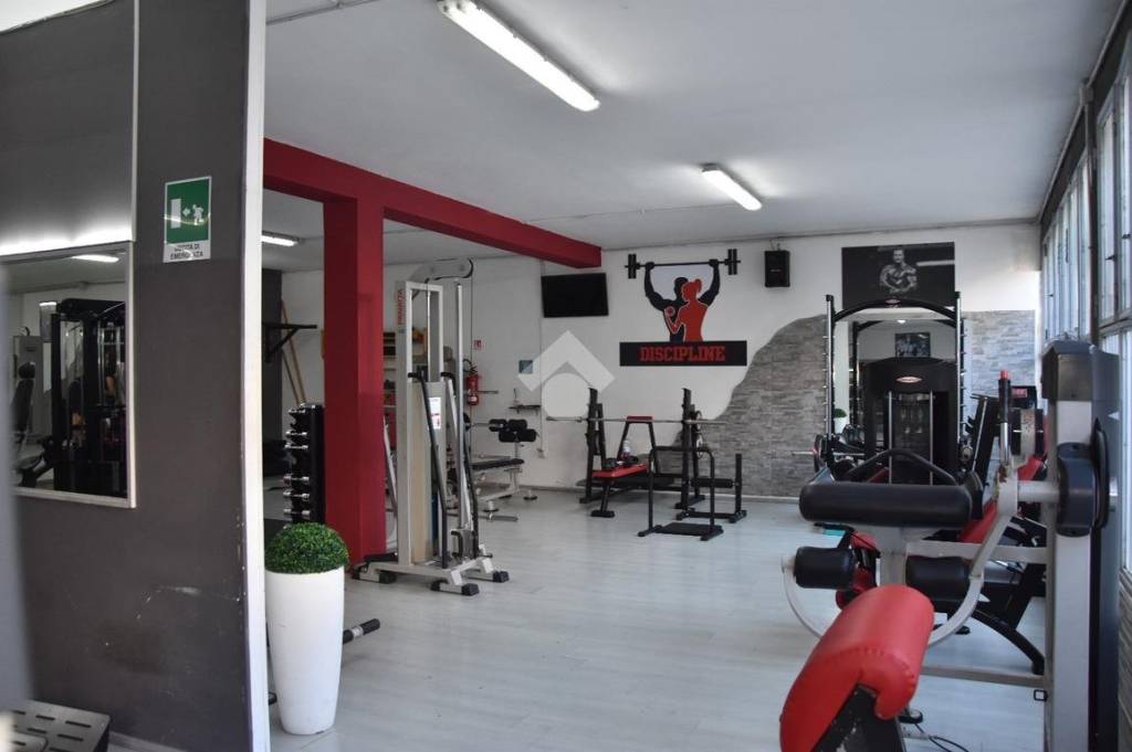 negozio in vendita a Lecce in zona Leuca