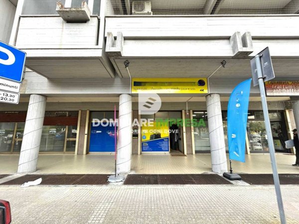 negozio in vendita a Lecce in zona Partigiani