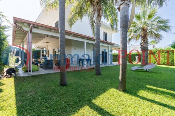 casa indipendente in vendita a Lecce in zona Centro Città