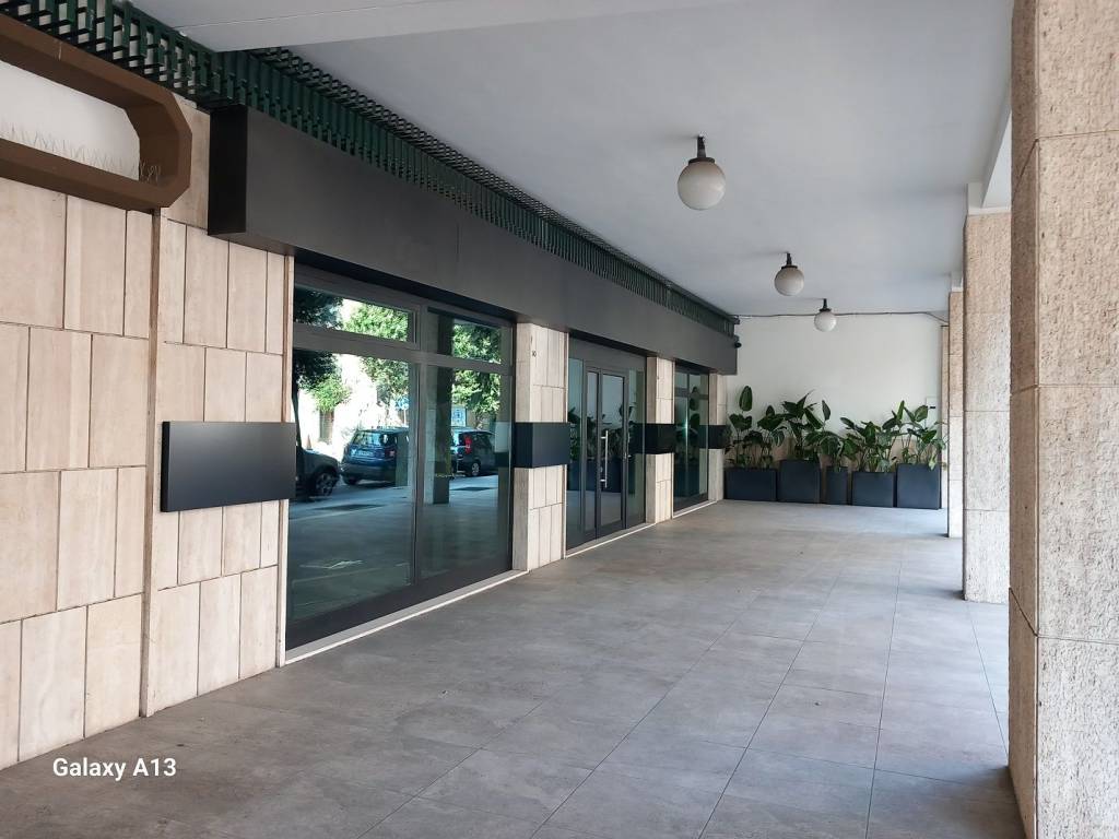 negozio in vendita a Lecce