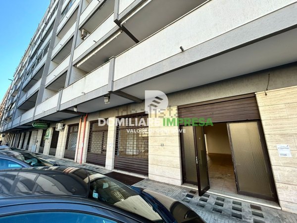 locale commerciale in vendita a Lecce in zona Santa Rosa