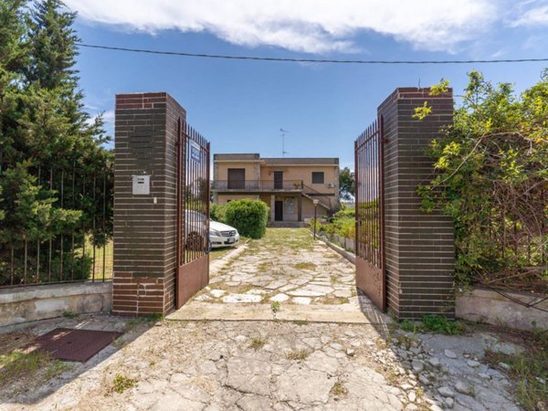 casa indipendente in vendita a Lecce in zona Villaggio Adriatico