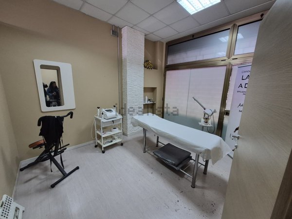 locale commerciale in vendita a Lecce in zona Partigiani