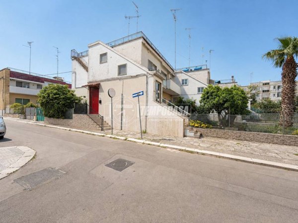 casa indipendente in vendita a Lecce in zona Santa Rosa