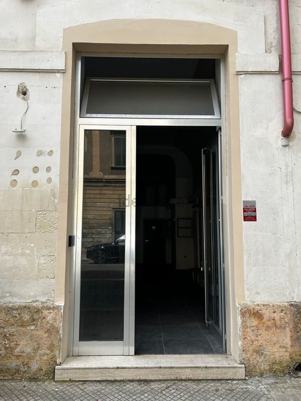 locale commerciale in vendita a Lecce