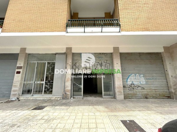 locale commerciale in vendita a Lecce