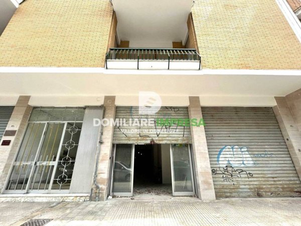 negozio in vendita a Lecce in zona Borgo Pace