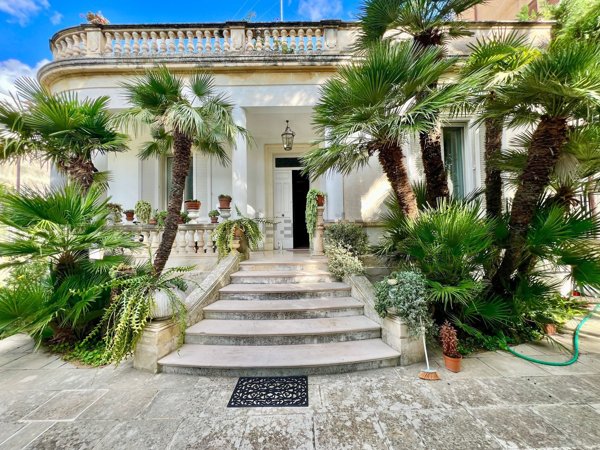 casa indipendente in vendita a Lecce in zona Centro Città