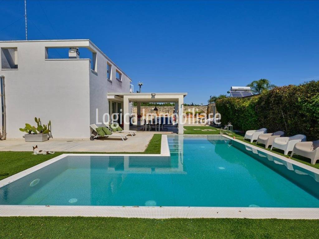 casa indipendente in vendita a Lecce in zona Leuca