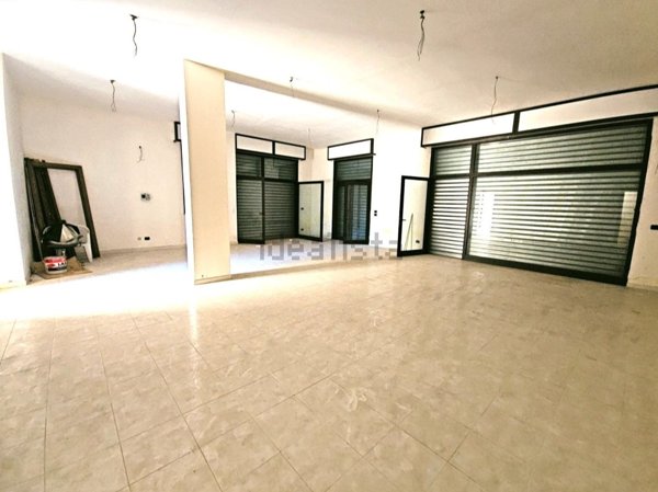 locale commerciale in vendita a Lecce in zona Rudiae