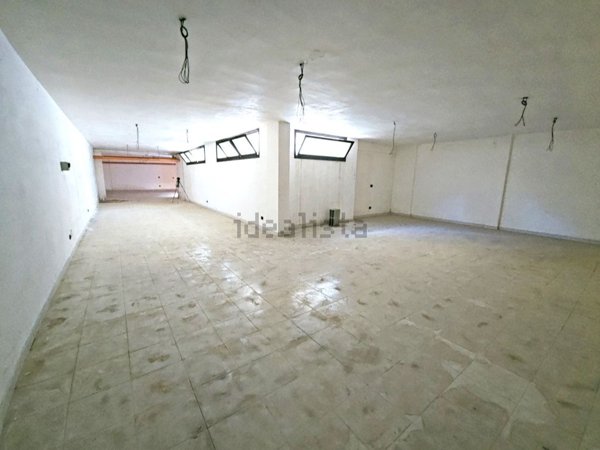 locale commerciale in vendita a Lecce