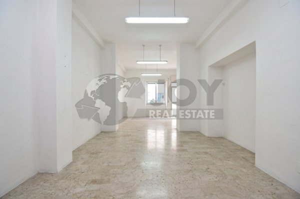 locale commerciale in vendita a Lecce in zona Centro Città