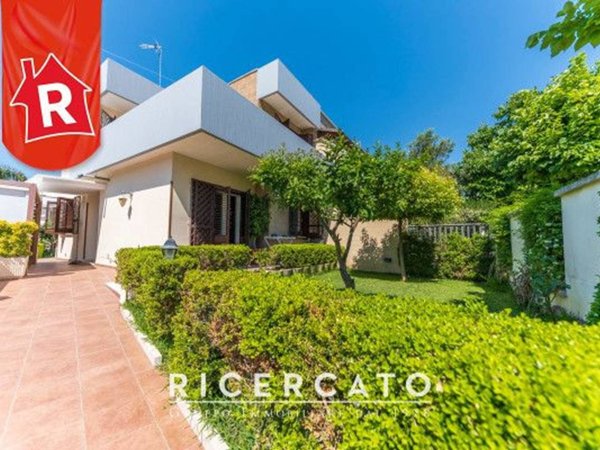 casa indipendente in vendita a Lecce in zona Leuca