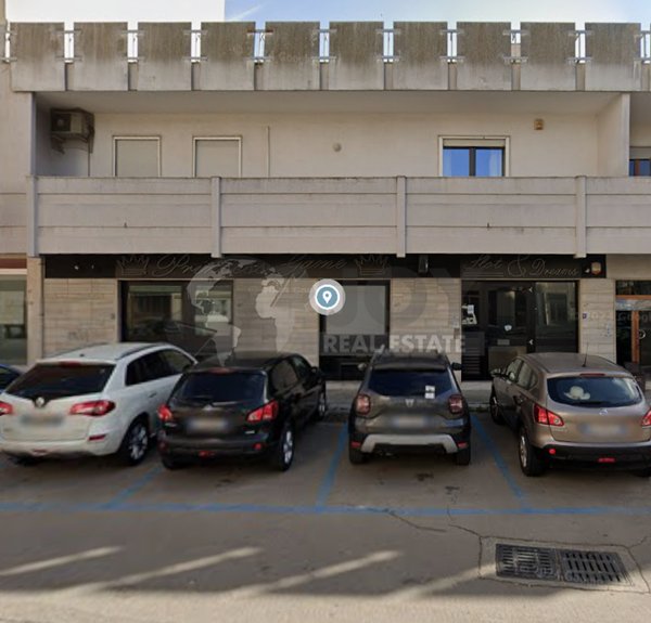 locale commerciale in vendita a Lecce in zona Centro Città