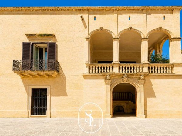 intera palazzina in vendita a Lecce in zona Centro Città