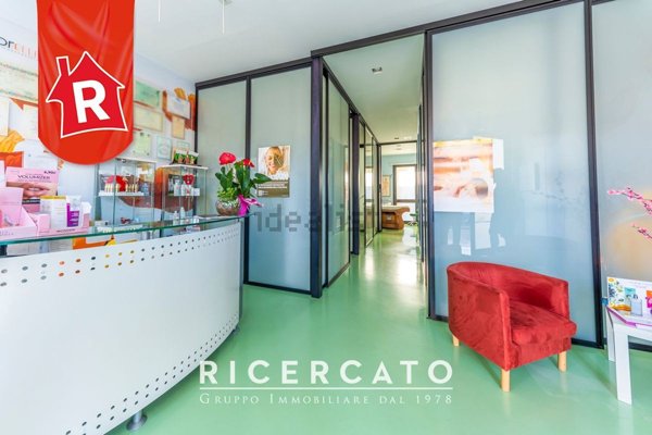 locale commerciale in vendita a Lecce