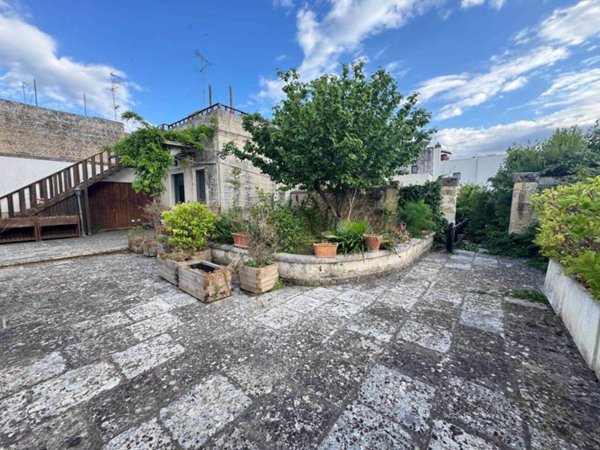 intera palazzina in vendita a Lecce