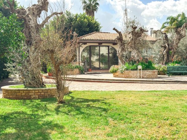 casa indipendente in vendita a Lecce in zona Santa Rosa