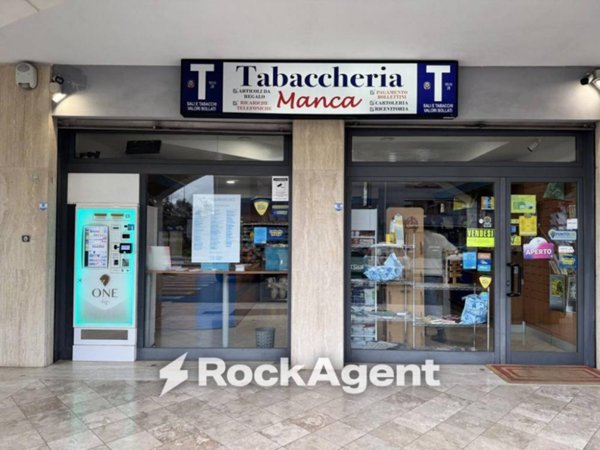 negozio in vendita a Lecce in zona Stadio