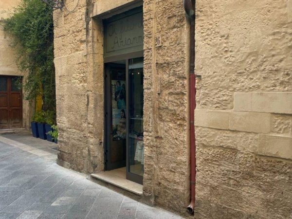negozio in vendita a Lecce in zona Centro Città