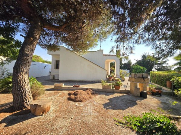 casa indipendente in vendita a Lecce in zona Torre Chianca
