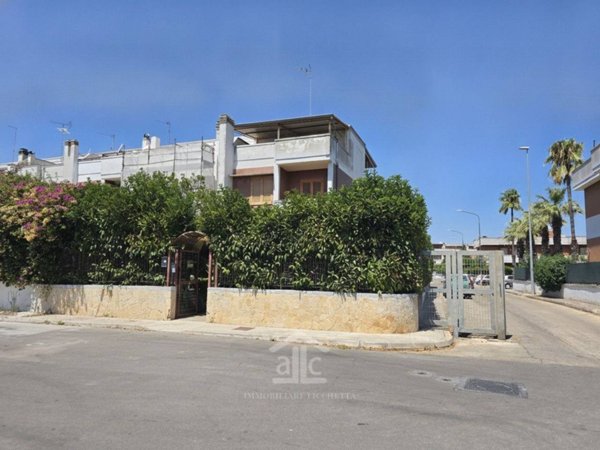 casa indipendente in vendita a Lecce in zona Leuca