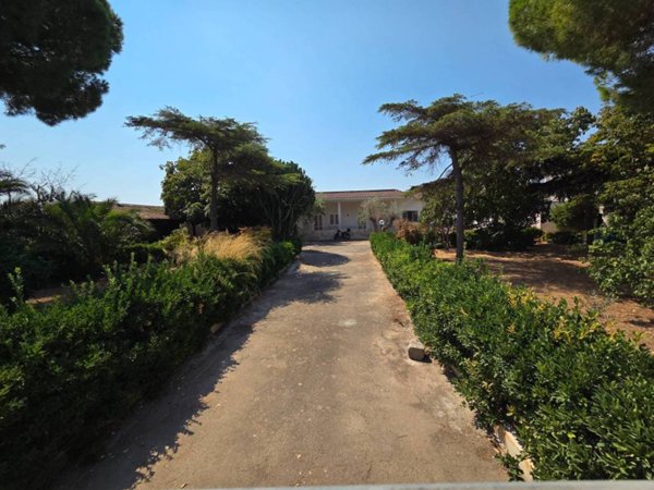 casa indipendente in vendita a Lecce in zona Partigiani