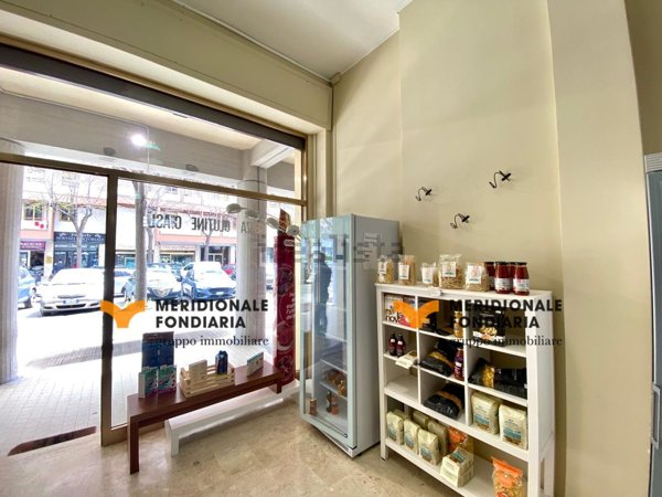 locale commerciale in vendita a Lecce in zona Partigiani