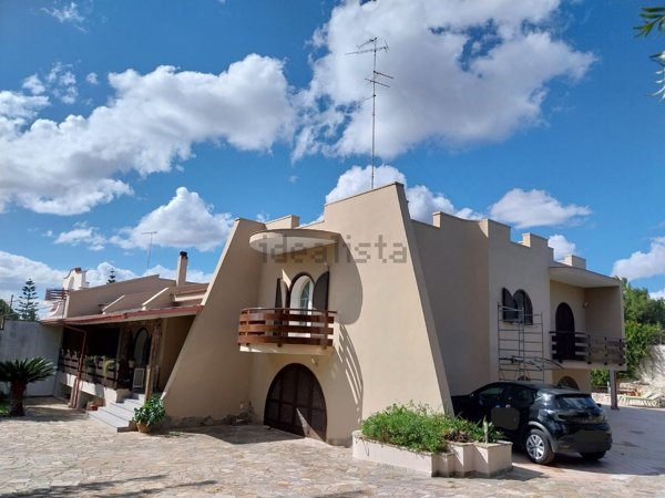 casa indipendente in vendita a Lecce in zona Santa Rosa