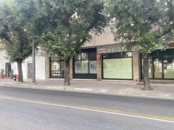 locale commerciale in vendita a Lecce in zona Centro Città